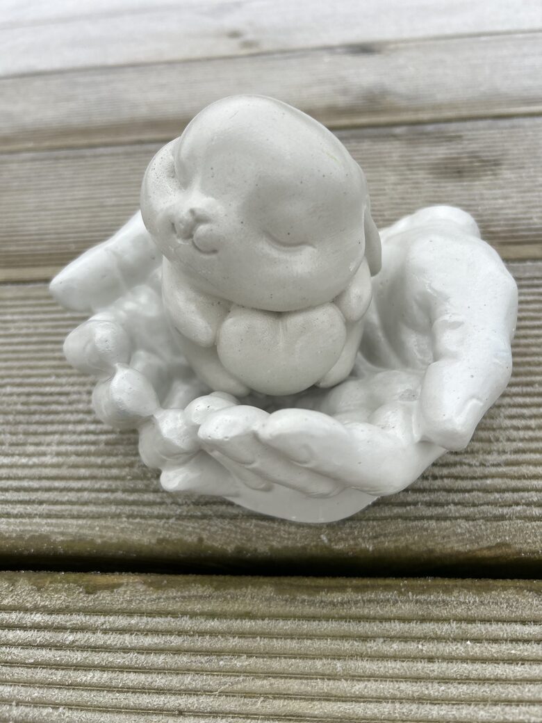 Plaukstas ar dekoru-figūriņu